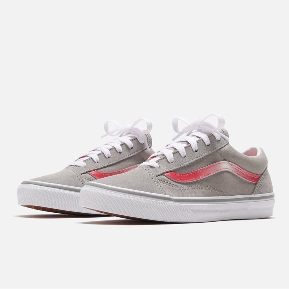 New in Box Vans Grade School Old Skool Shoes Sizes 6 available
